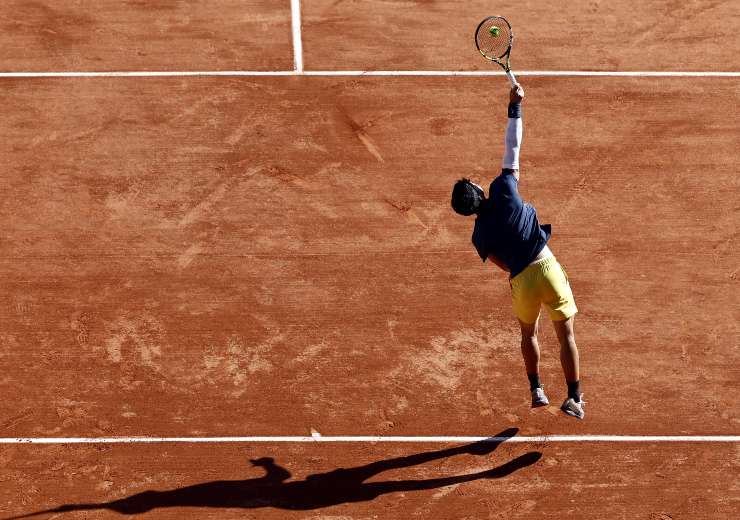 Carlos Alcaraz si rilassa dopo il Roland Garros